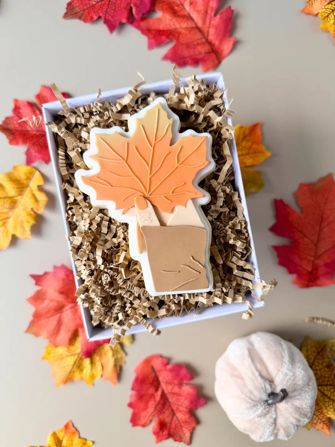 Hand mit Blatt – Cookie Cutter & Stempel – Produktmotiv für Cookie Cutter und Stempel – Danis Drip