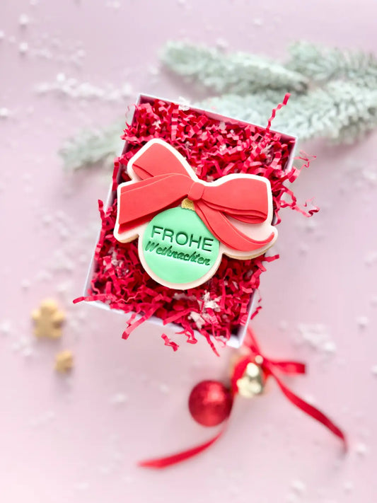 Weihnachtskugel mit Schleife – Produktmotiv für Cookie Cutter und Stempel – Danis Drip