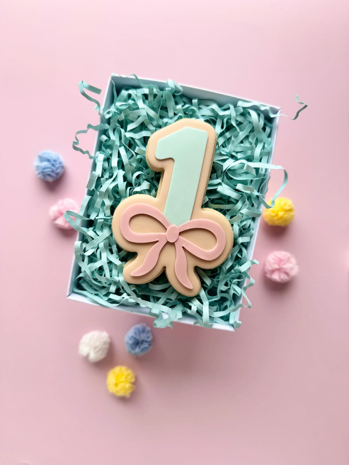 Eins mit Schleife – Cookie Cutter & Stempel für den 1. Geburtstag – Produktmotiv für Cookie Cutter und Stempel – Danis Drip