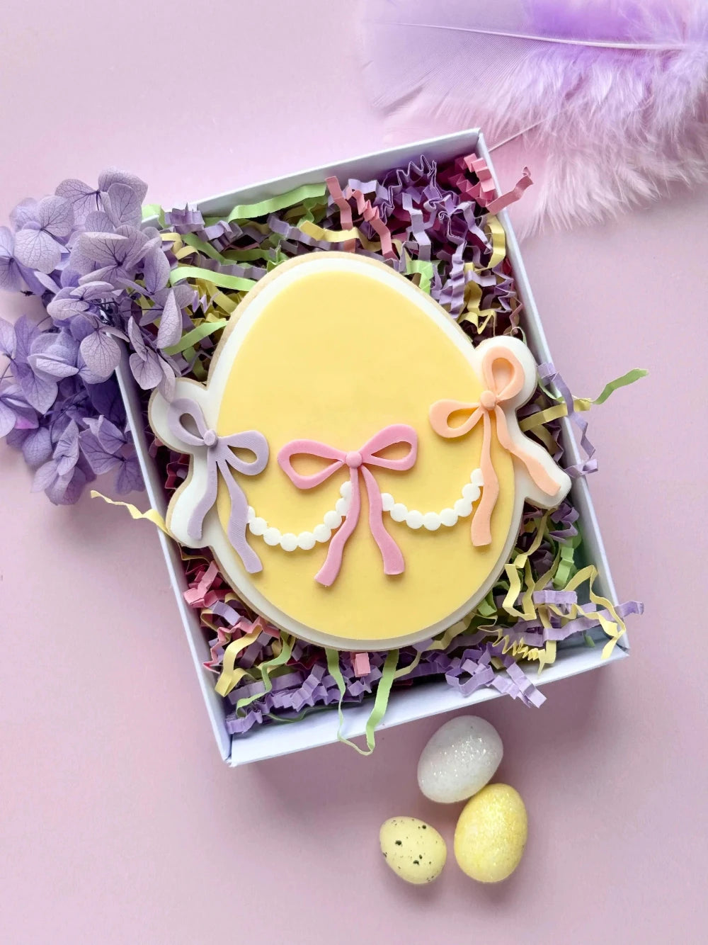 Festliches Osterei mit Schleifengirlande – Perfekt für detailreiche Kekse – Produktmotiv für Cookie Cutter und Stempel – Danis Drip