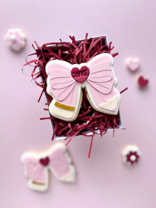 Danke Geschenkset Cookie Cutter & Stempel – 4er Set für Lehrer, Erzieher & Schulabschluss – Produktmotiv für Cookie Cutter und Stempel – Danis Drip