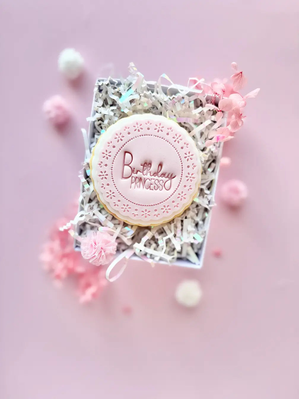 Spitzendeckchen Birthday Princess Cookie Cutter & Stempel – 3-teiliges Set – Produktmotiv für Cookie Cutter und Stempel – Danis Drip
