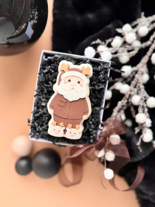 Santa im Pyjama – Cookie Cutter & Stempel – Produktmotiv für Cookie Cutter und Stempel – Danis Drip