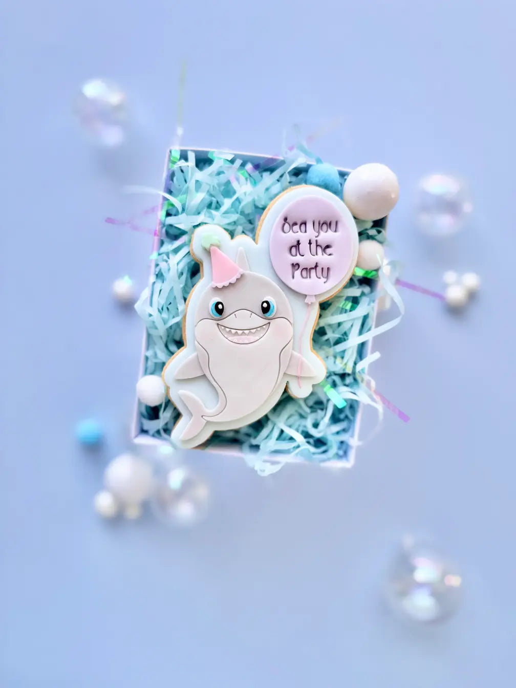 Hai mit Ballon Cookie Cutter & Stempel – Hai Ausstecher für Kindergeburtstag, Unterwasser Party &… – Produktmotiv für Cookie Cutter und Stempel – Danis Drip