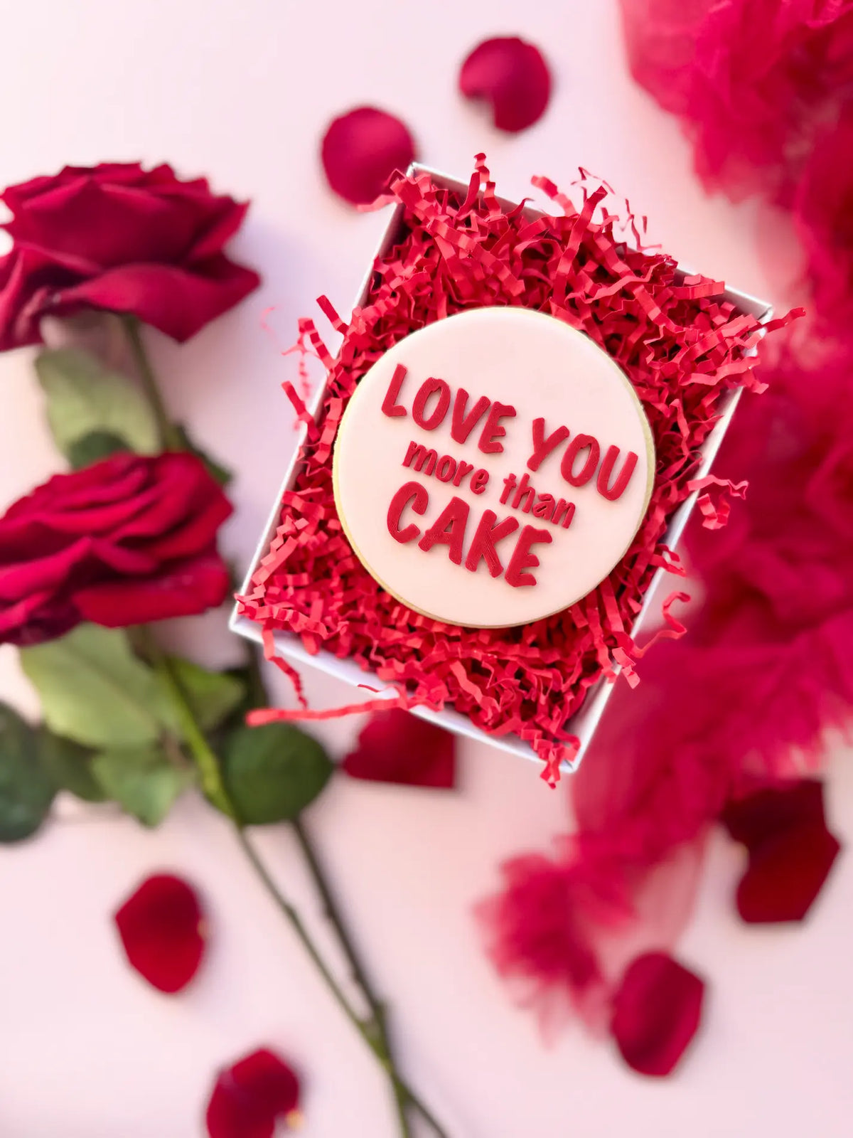 Basic Sprüche – „Love You More Than Cake“ Stempel – Produktmotiv für Cookie Cutter und Stempel – Danis Drip