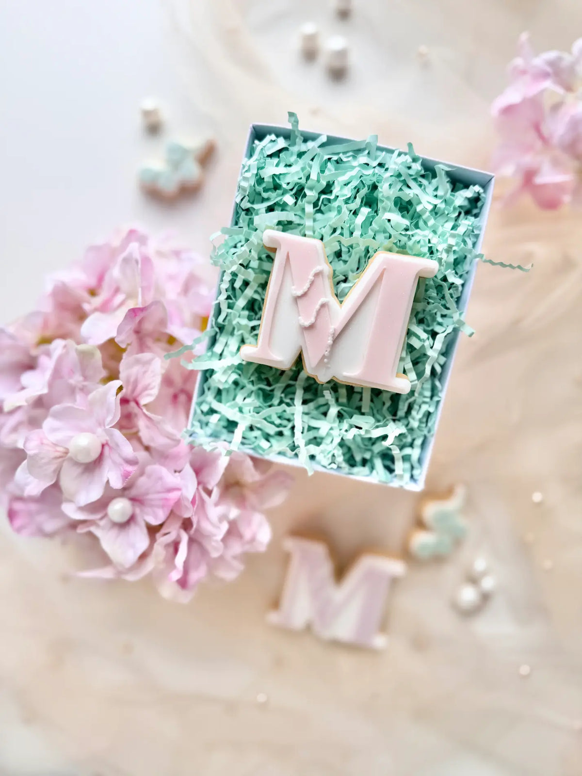 Buchstabe M mit Kreuz – Cookie Cutter & Stempel (Religiös, Taufe, Kommunion & Konfirmation) – Produktmotiv für Cookie Cutter und Stempel – Danis Drip