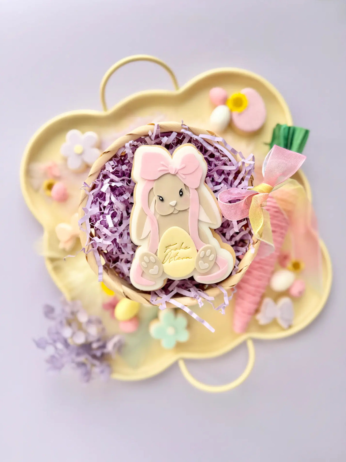 Babyhase mit Ei – Cookie Cutter & Stempel  inkl. Zusatzstempel „Frohe Ostern“ – Produktmotiv für Cookie Cutter und Stempel – Danis Drip