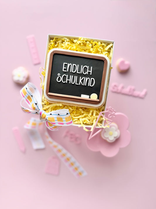 Schultafel „Endlich Schulkind“ – Cookie Cutter & Stempel (Einschulung, Schulstart & Schulkind) – Produktmotiv für Cookie Cutter und Stempel – Danis Drip
